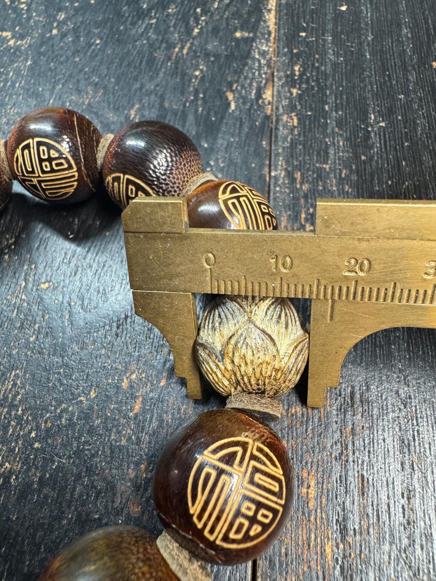 Vintage Style Yak Horn Bead Bracelet, Hand Carved Longevity Symbol Bracelet, Natural Horn Stretch Bracelet, Ethnic Tribal Jewelry, Unisex Gi