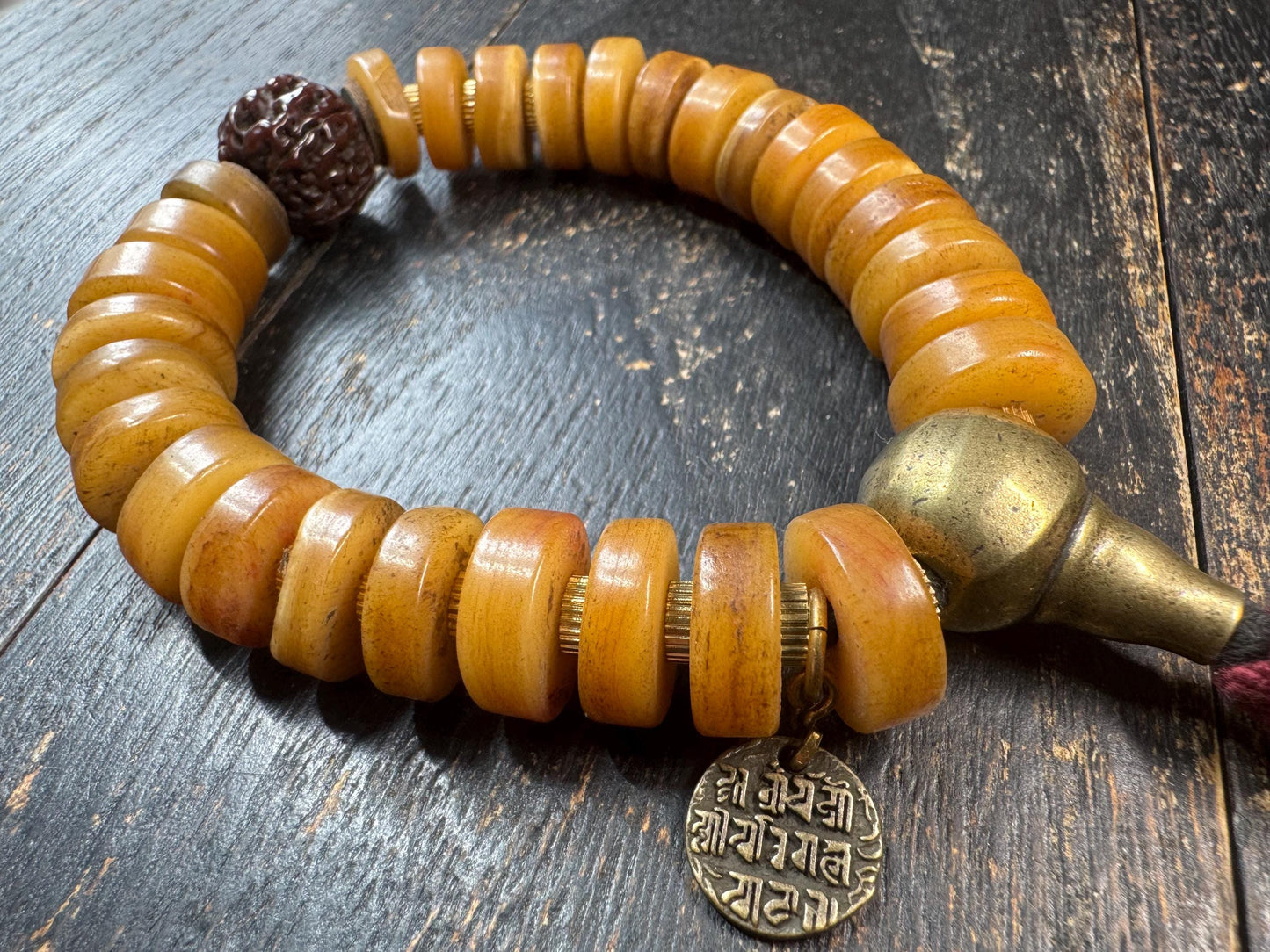 Vintage Tibetan Yak Bone Bracelet Mala – Brass Guru Bead & Rudraksha Accent – Adjustable Himalayan Wrist Mala – Rustic Buddhist Prayer Brace