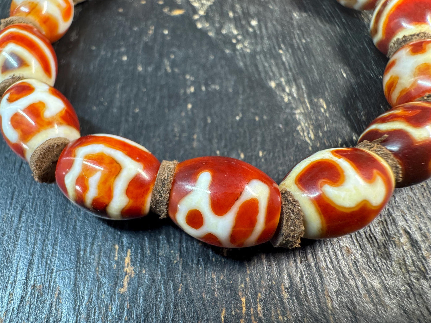 Tibetan Style Dzi Bead Bracelet – Red & White Agate Stretch Bracelet – 15 Barrel Beads – Spiritual Protection Wrist Mala – Fits 7.5–8 Inch W
