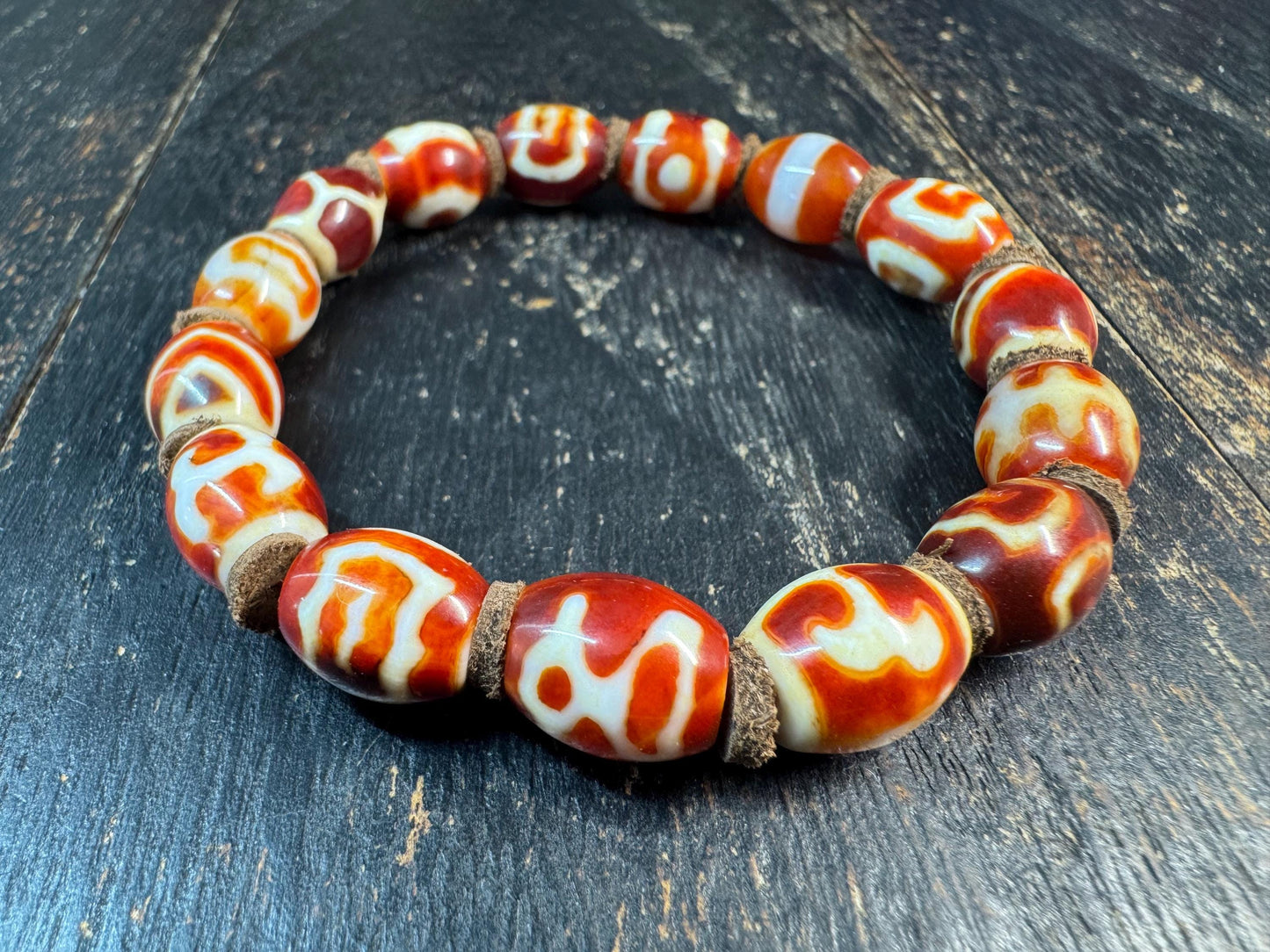 Tibetan Style Dzi Bead Bracelet – Red & White Agate Stretch Bracelet – 15 Barrel Beads – Spiritual Protection Wrist Mala – Fits 7.5–8 Inch W