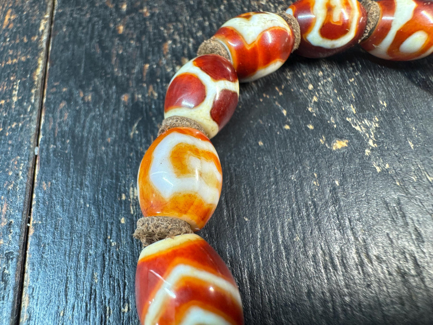 Tibetan Style Dzi Bead Bracelet – Red & White Agate Stretch Bracelet – 15 Barrel Beads – Spiritual Protection Wrist Mala – Fits 7.5–8 Inch W