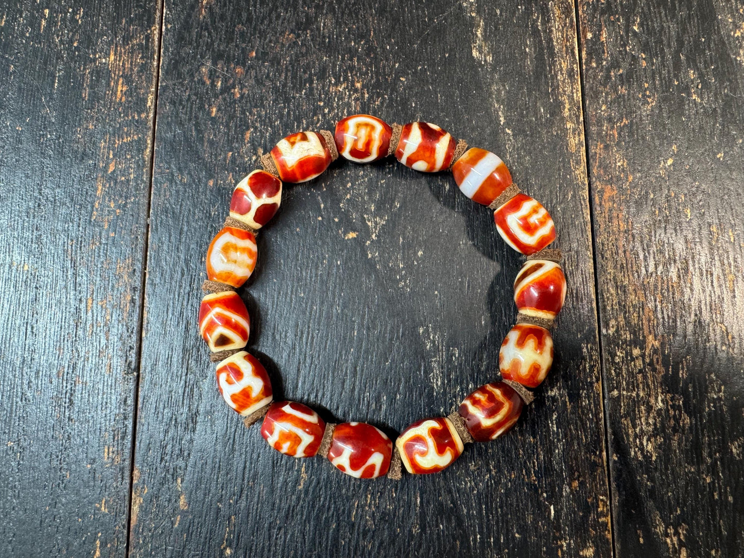 Tibetan Style Dzi Bead Bracelet – Red & White Agate Stretch Bracelet – 15 Barrel Beads – Spiritual Protection Wrist Mala – Fits 7.5–8 Inch W