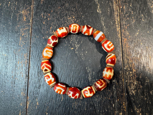 Tibetan Style Dzi Bead Bracelet – Red & White Agate Stretch Bracelet – 15 Barrel Beads – Spiritual Protection Wrist Mala – Fits 7.5–8 Inch W
