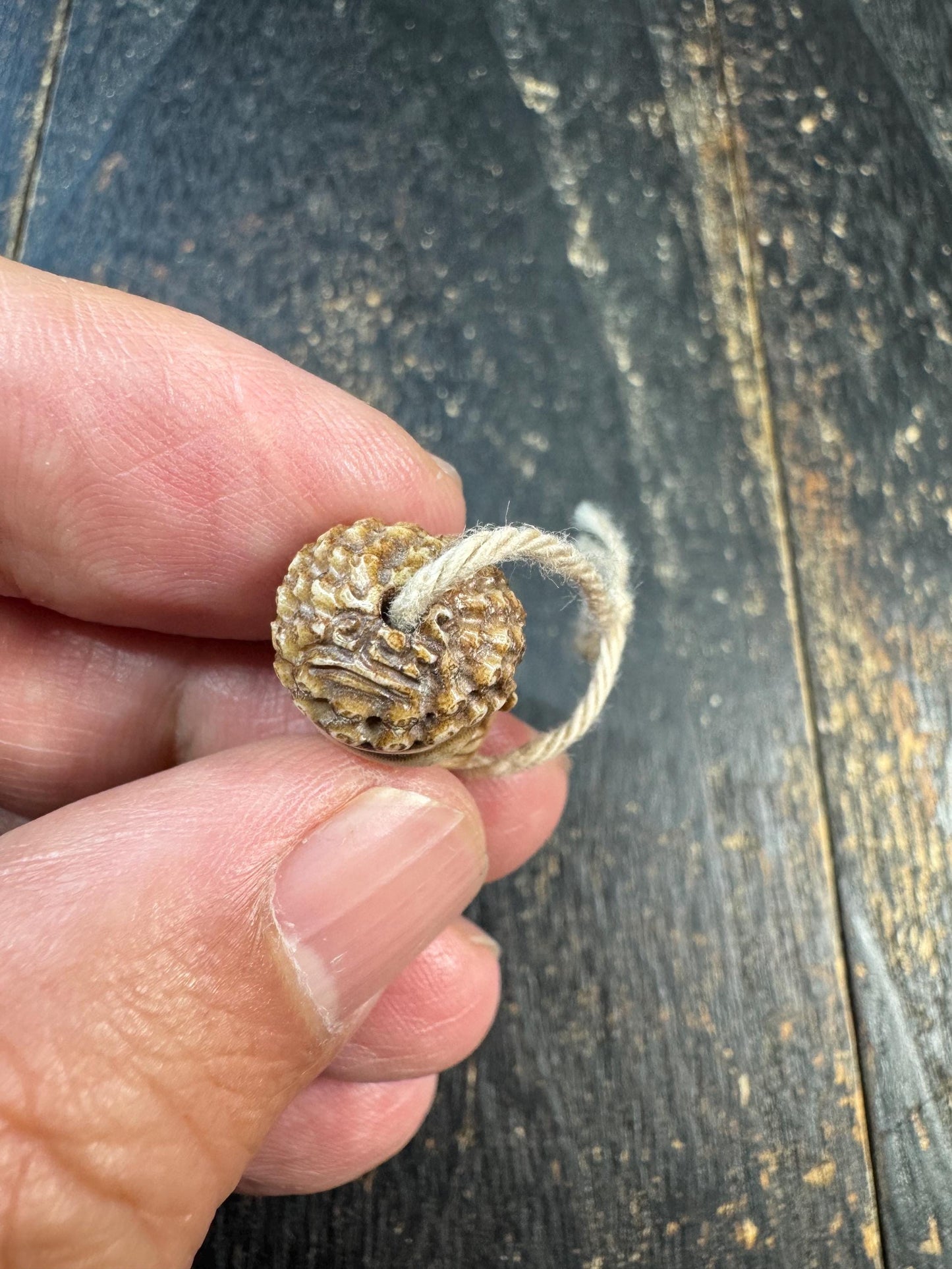 Hand Carved Yak Bone Buddha Bead – Mini Meditating Buddha Charm – Tibetan Himalayan Mala Pendant – Vintage Style Bone Carving