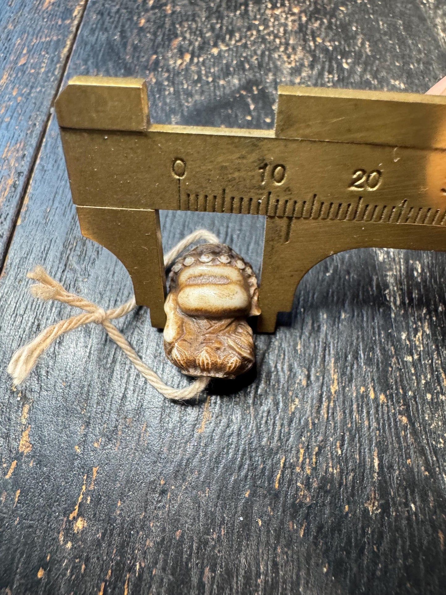 Hand Carved Yak Bone Buddha Bead – Mini Meditating Buddha Charm – Tibetan Himalayan Mala Pendant – Vintage Style Bone Carving