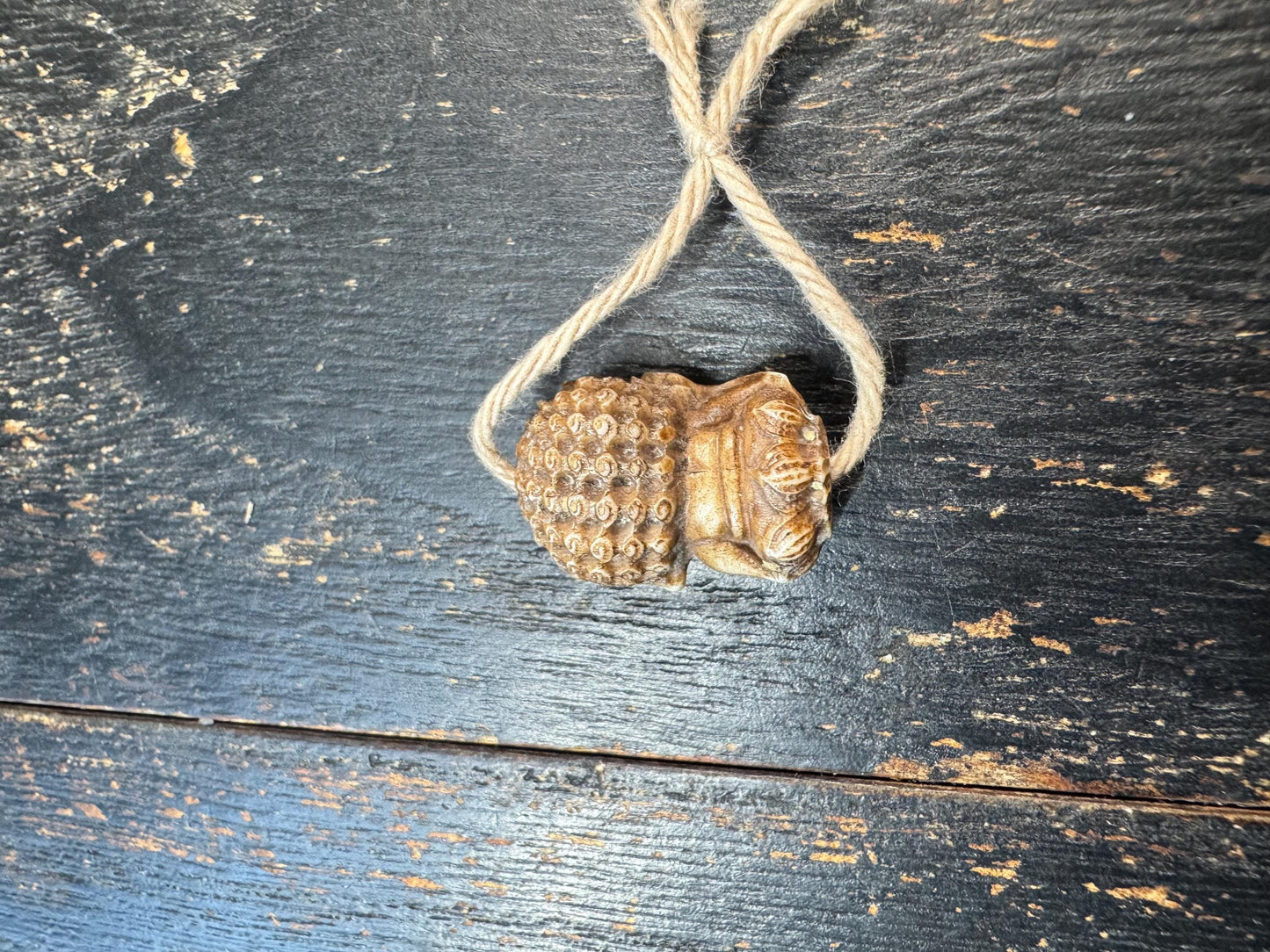 Hand Carved Yak Bone Buddha Bead – Mini Meditating Buddha Charm – Tibetan Himalayan Mala Pendant – Vintage Style Bone Carving
