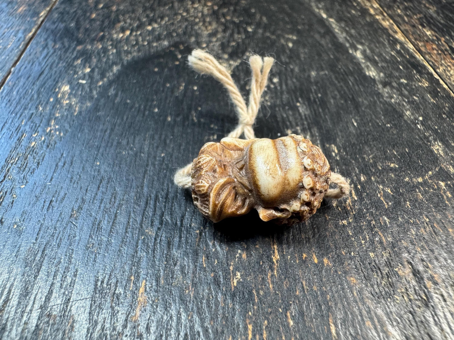 Hand Carved Yak Bone Buddha Bead – Mini Meditating Buddha Charm – Tibetan Himalayan Mala Pendant – Vintage Style Bone Carving