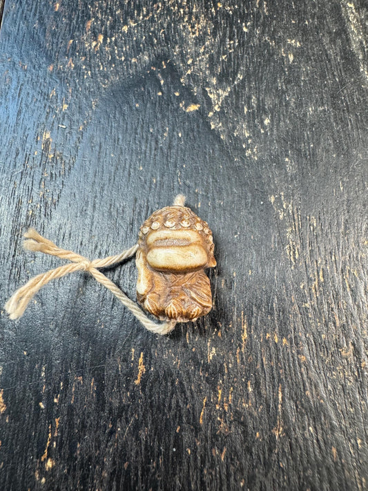 Hand Carved Yak Bone Buddha Bead – Mini Meditating Buddha Charm – Tibetan Himalayan Mala Pendant – Vintage Style Bone Carving