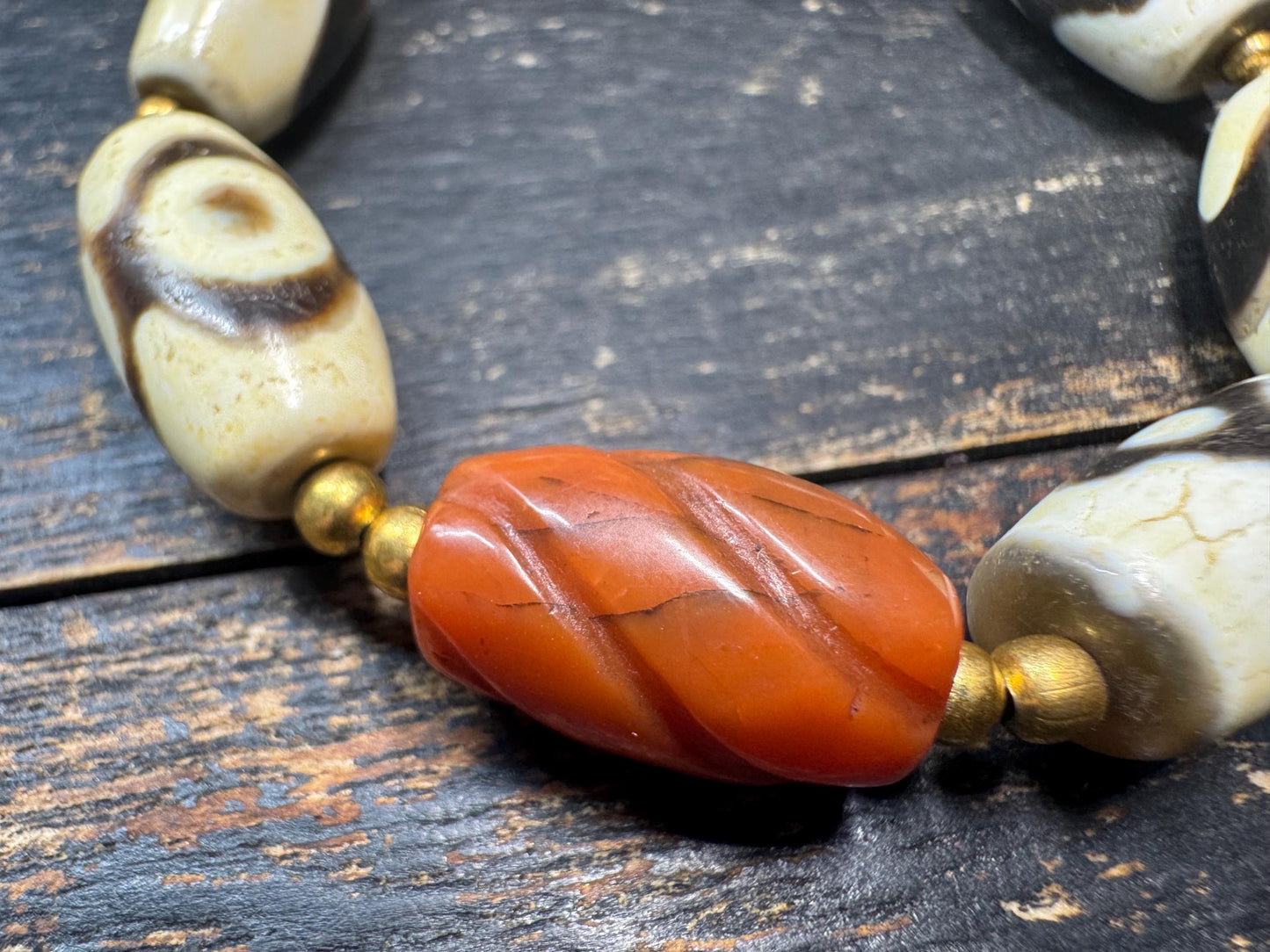 Vintage Tibetan Fire Offering Dzi Bead Bracelet with Nanhong Agate Accent, Stretch Bracelet for 7–8 Inch Wrist, Himalayan Ethnic Jewelry