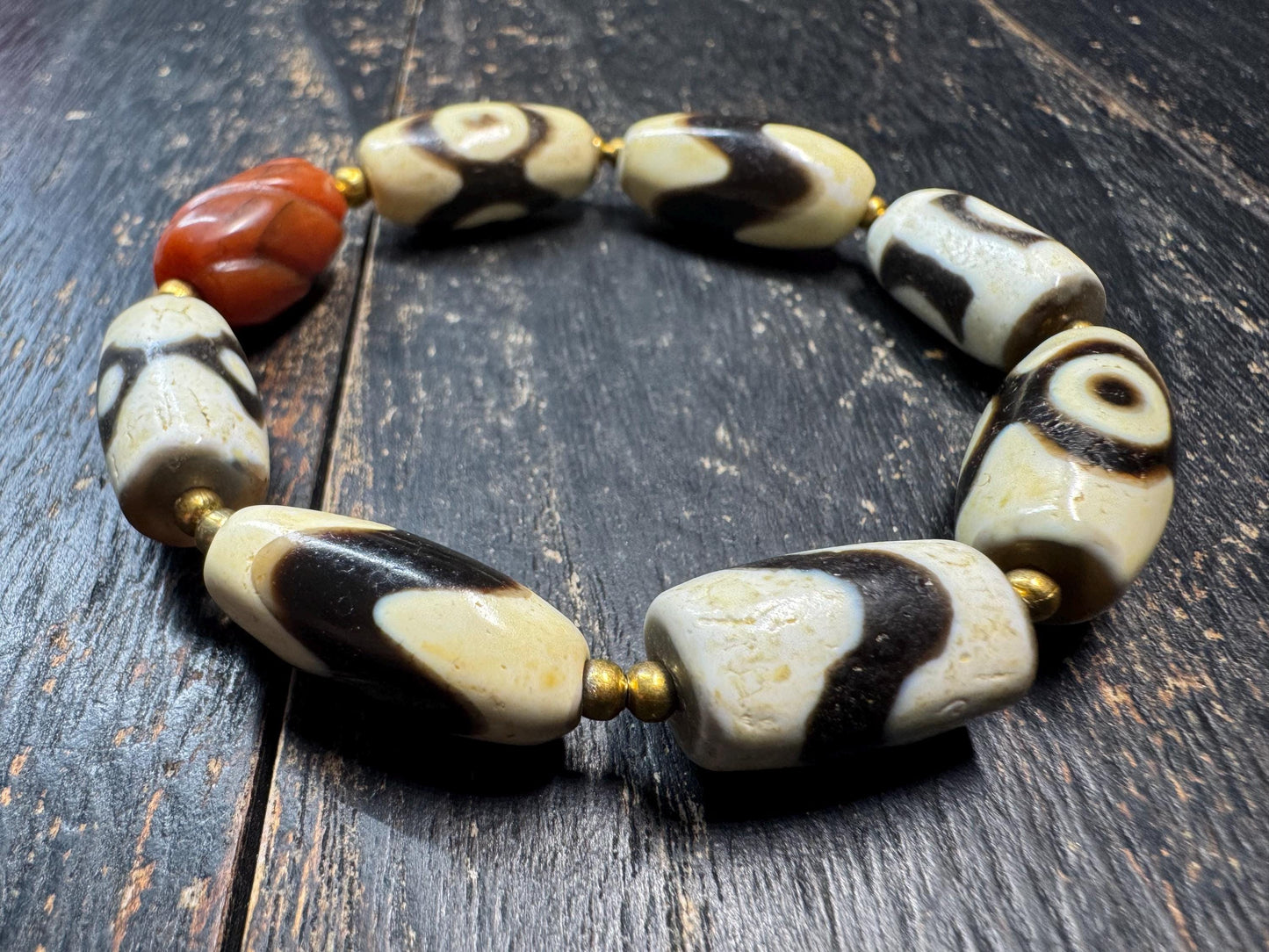 Vintage Tibetan Fire Offering Dzi Bead Bracelet with Nanhong Agate Accent, Stretch Bracelet for 7–8 Inch Wrist, Himalayan Ethnic Jewelry
