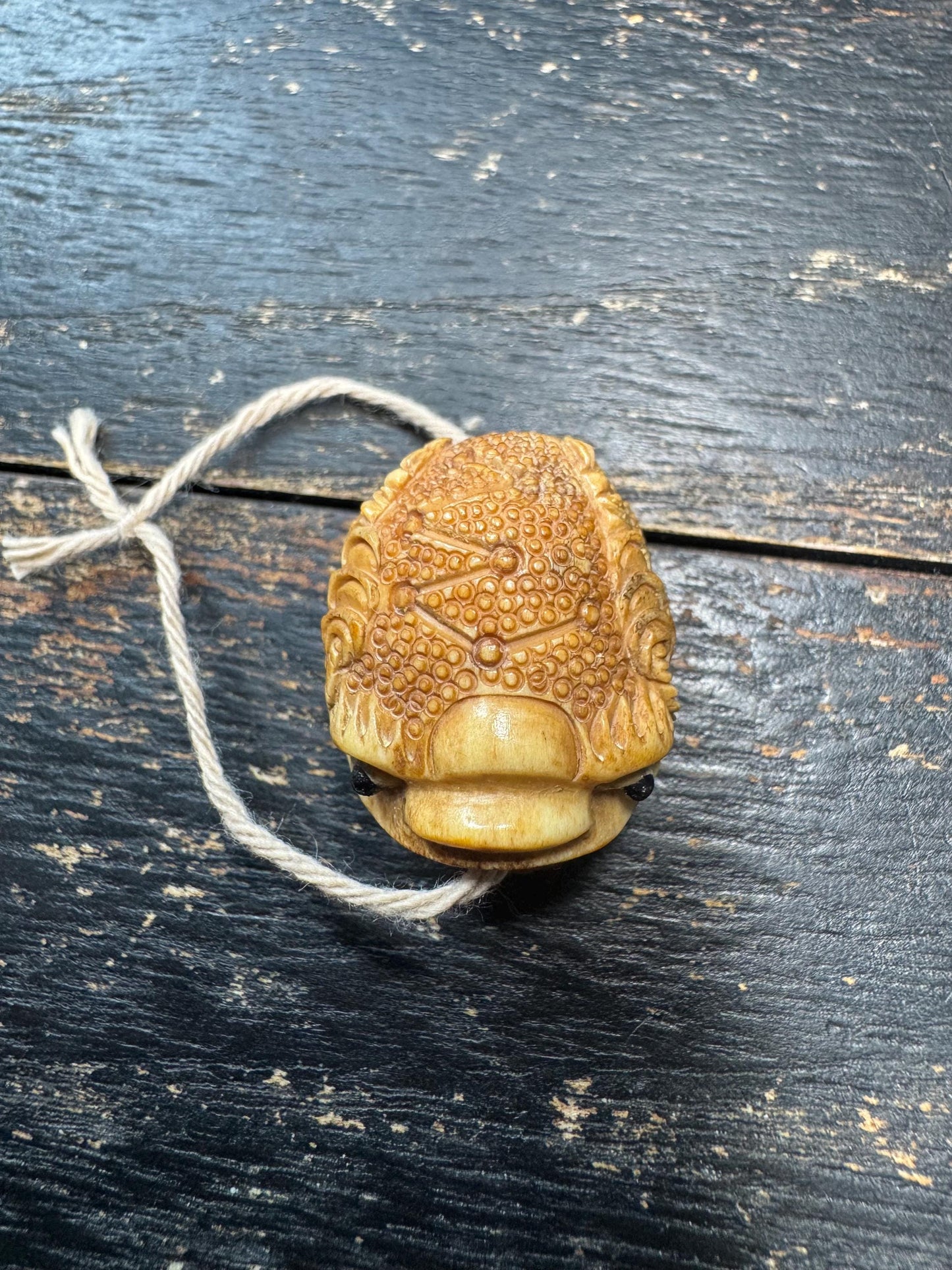 Hand Carved Deer Antler Toad Pendant, Himalayan Frog Amulet Charm, Vintage Style Antler Netsuke Necklace Pendant