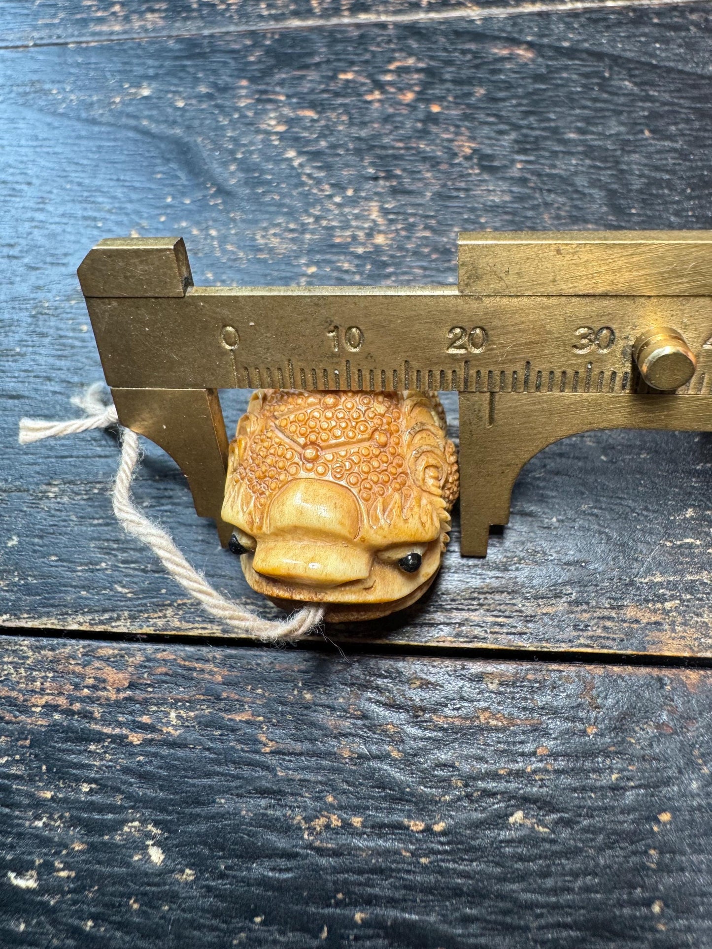 Hand Carved Deer Antler Toad Pendant, Himalayan Frog Amulet Charm, Vintage Style Antler Netsuke Necklace Pendant