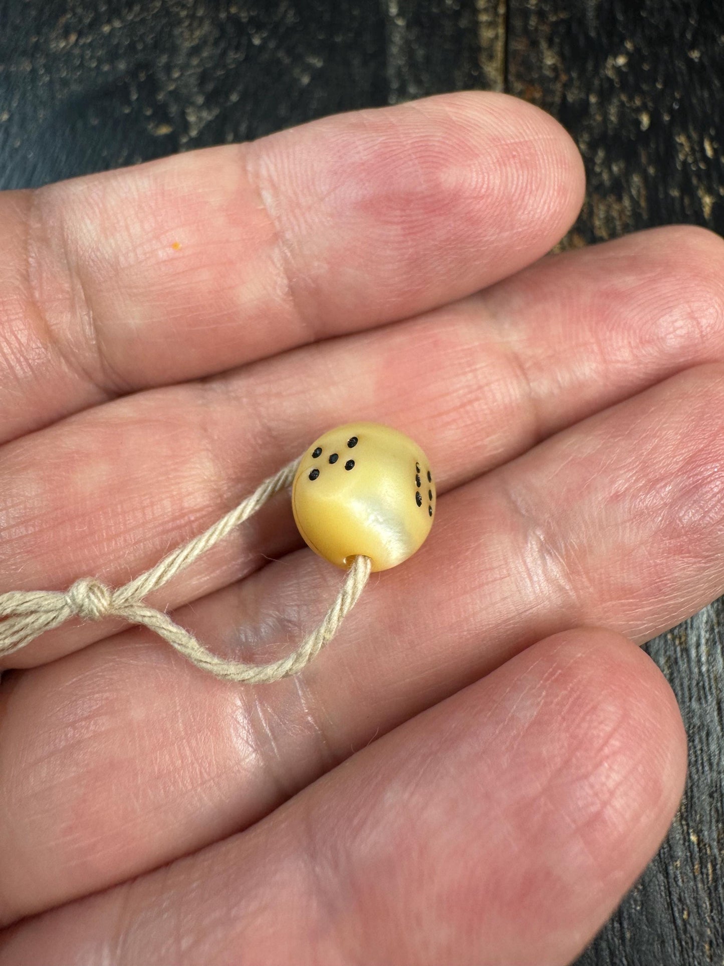 Hand Carved Shell Dice Bead, Mini Dice Spacer Bead, Natural Shell Bead for Jewelry Making, Mala Spacer, DIY Bracelet Necklace Bead
