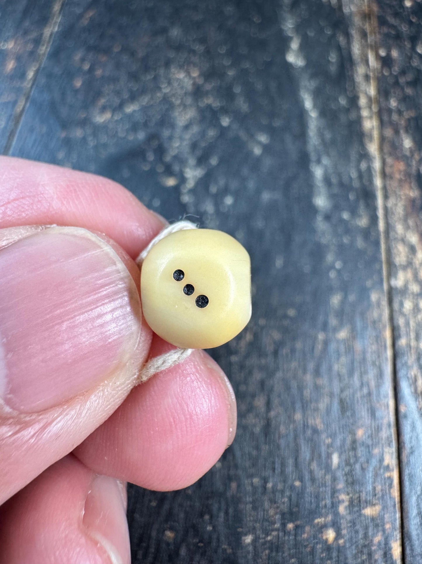 Hand Carved Shell Dice Bead, Mini Dice Spacer Bead, Natural Shell Bead for Jewelry Making, Mala Spacer, DIY Bracelet Necklace Bead