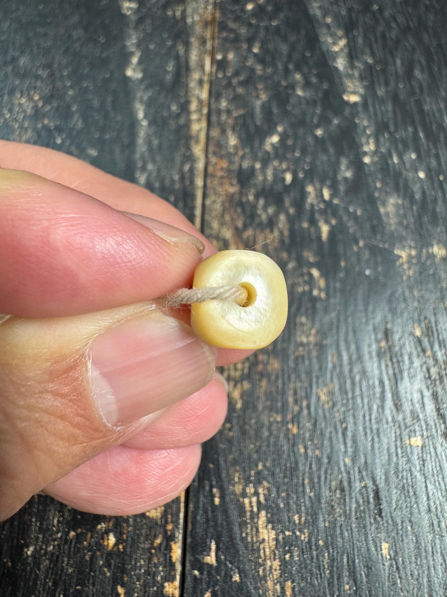 Hand Carved Shell Dice Bead, Mini Dice Spacer Bead, Natural Shell Bead for Jewelry Making, Mala Spacer, DIY Bracelet Necklace Bead