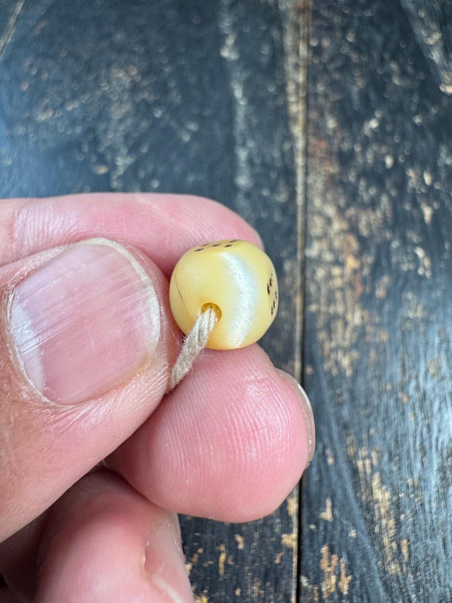 Hand Carved Shell Dice Bead, Mini Dice Spacer Bead, Natural Shell Bead for Jewelry Making, Mala Spacer, DIY Bracelet Necklace Bead