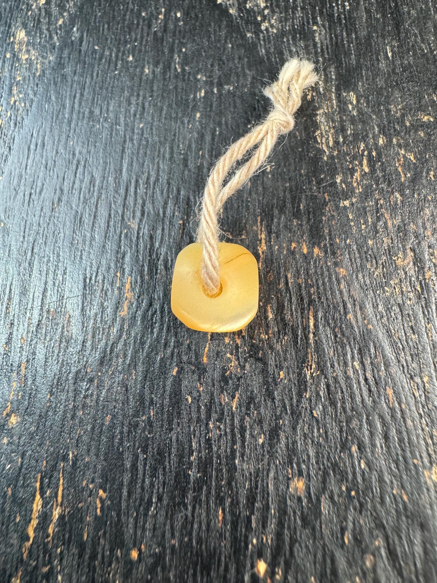 Hand Carved Shell Dice Bead, Mini Dice Spacer Bead, Natural Shell Bead for Jewelry Making, Mala Spacer, DIY Bracelet Necklace Bead