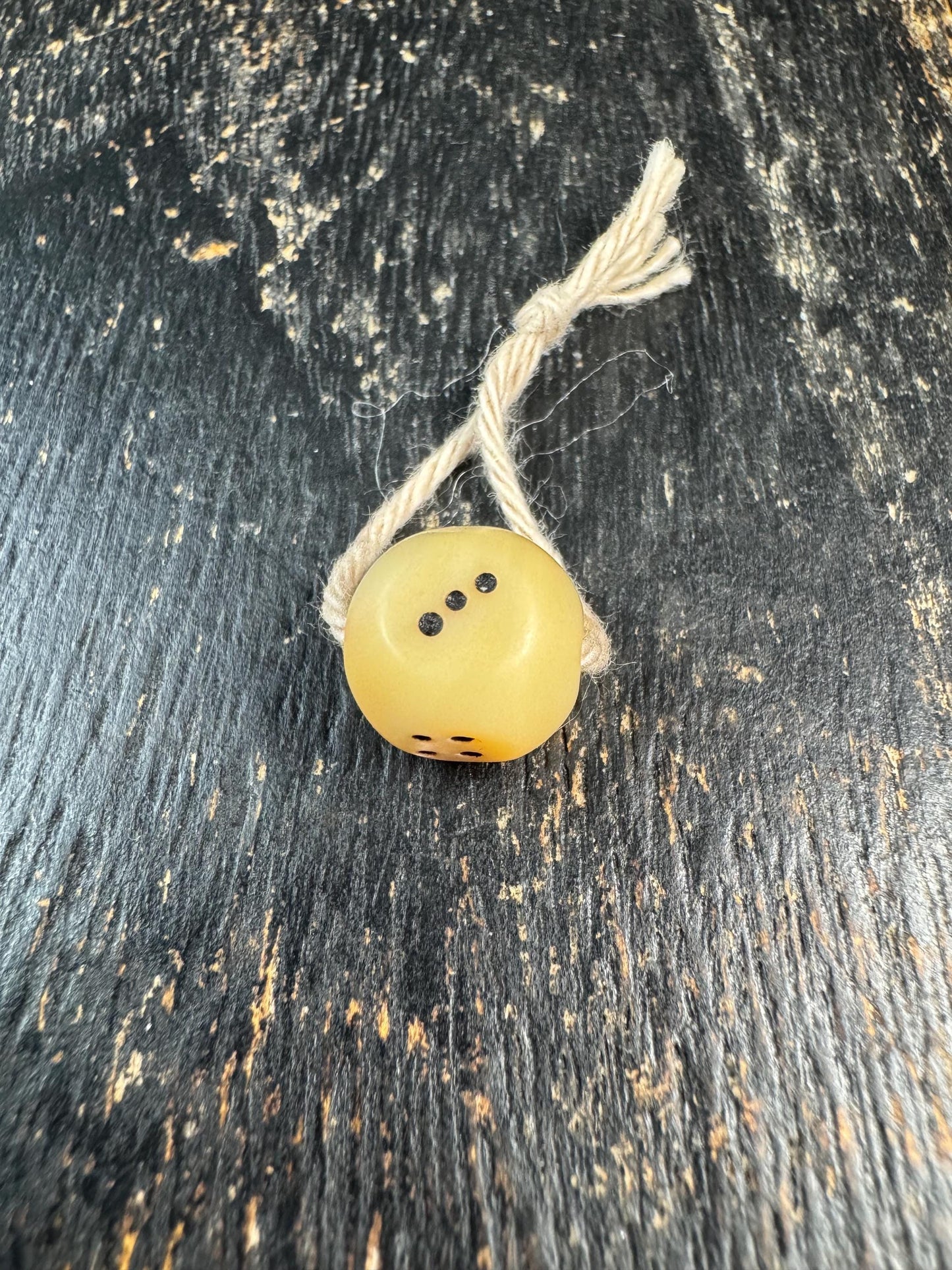 Hand Carved Shell Dice Bead, Mini Dice Spacer Bead, Natural Shell Bead for Jewelry Making, Mala Spacer, DIY Bracelet Necklace Bead
