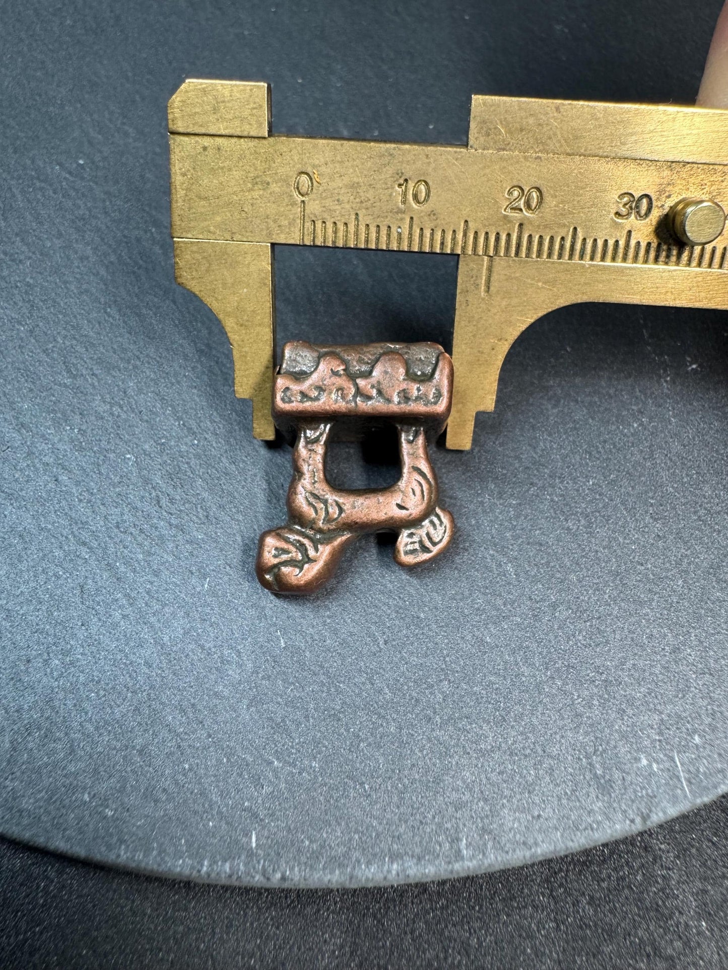 Vintage Brass Mythical Beast Seal – Mini Guardian Creature Stamp – Rustic Asian Amulet – Small Collectible Talisman