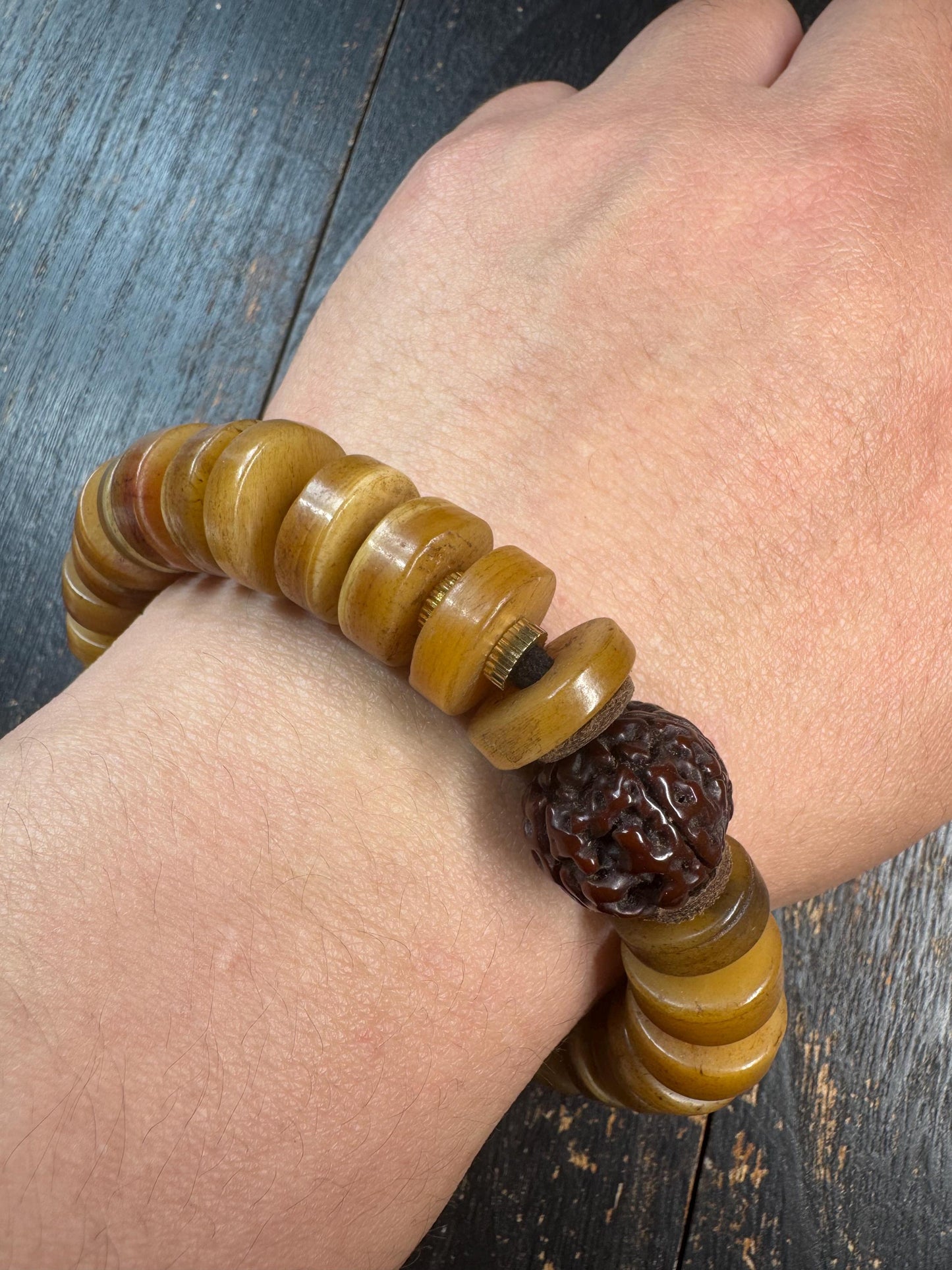 Vintage Tibetan Yak Bone Bracelet Mala – Brass Guru Bead & Rudraksha Accent – Adjustable Himalayan Wrist Mala – Rustic Buddhist Prayer Brace
