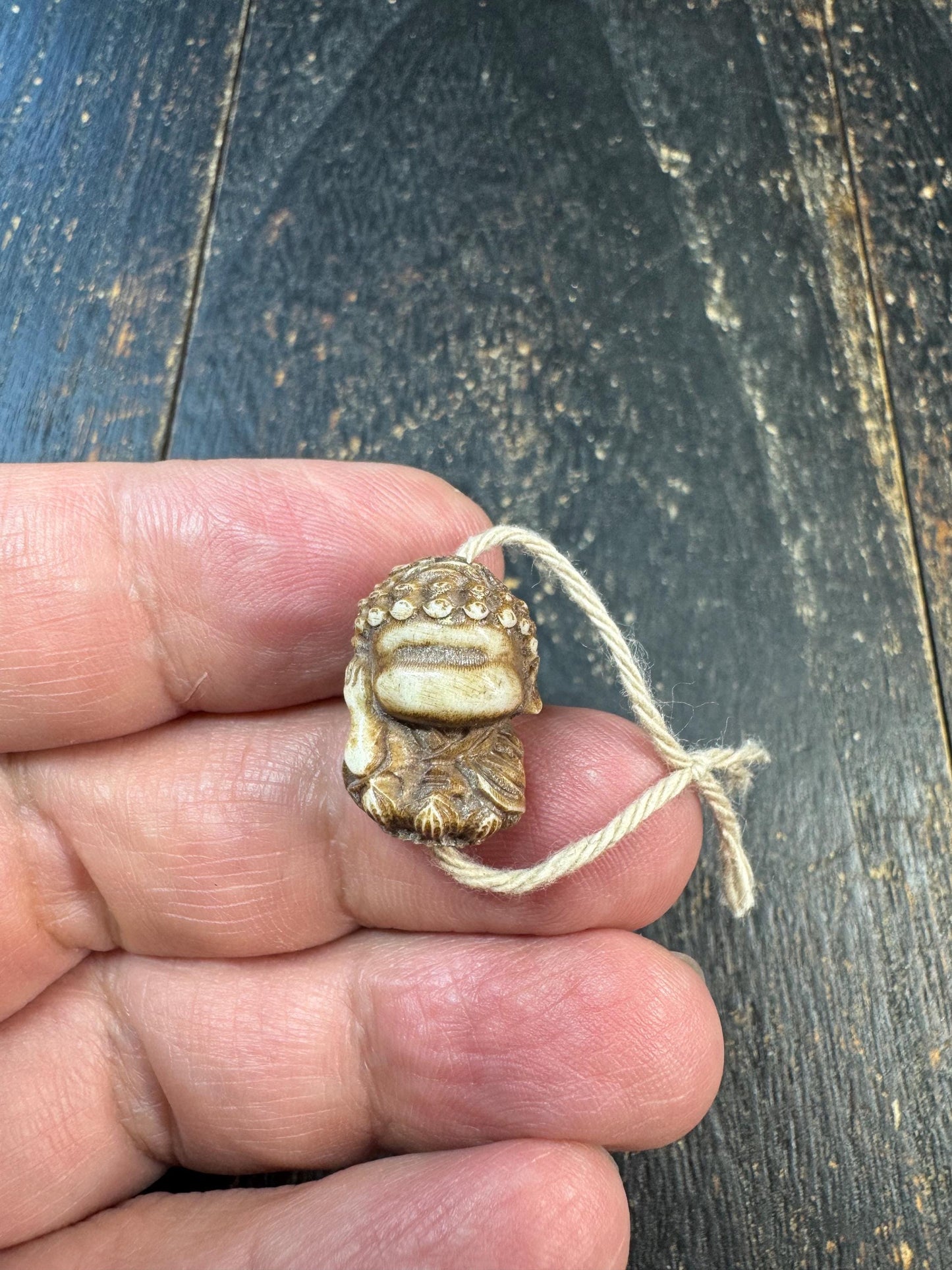 Hand Carved Yak Bone Buddha Bead – Mini Meditating Buddha Charm – Tibetan Himalayan Mala Pendant – Vintage Style Bone Carving