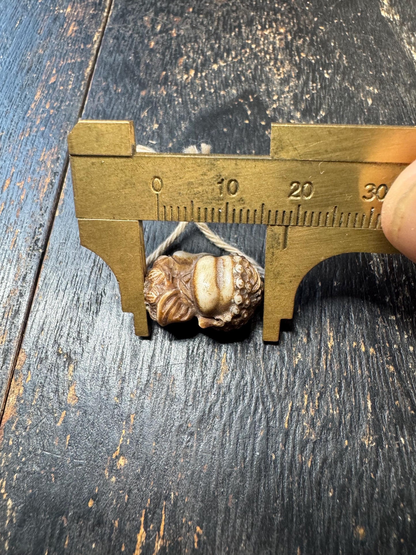 Hand Carved Yak Bone Buddha Bead – Mini Meditating Buddha Charm – Tibetan Himalayan Mala Pendant – Vintage Style Bone Carving