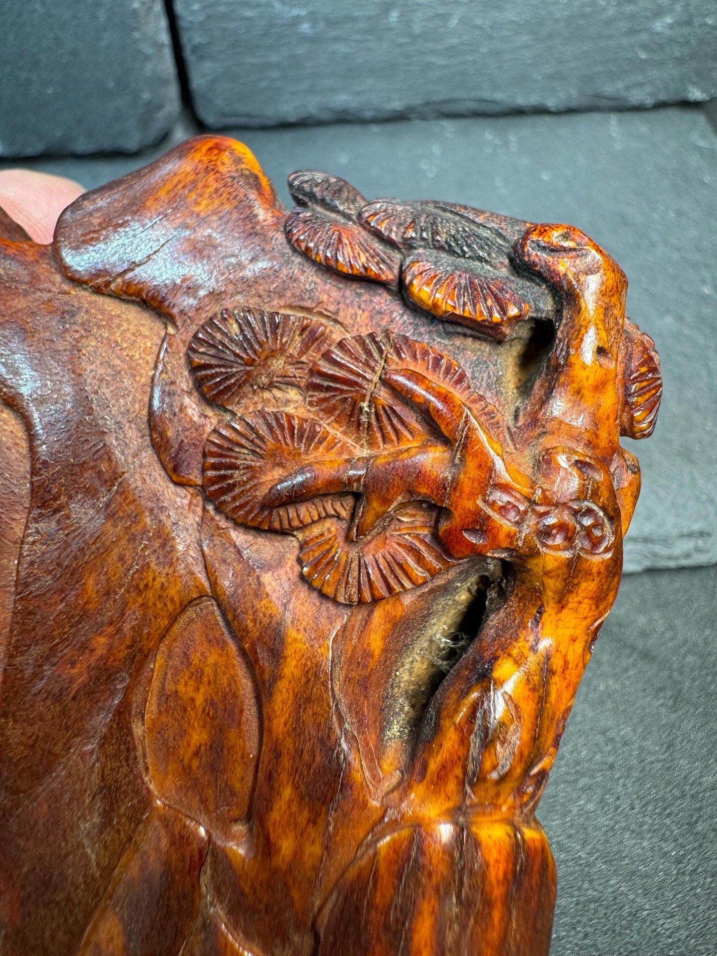 Vintage Chinese Horn Carving Ancient Scholar Sculpture – Hand Carved Literati Scene with Pine Tree – 4 x 3 Inch Oriental Desk Art.