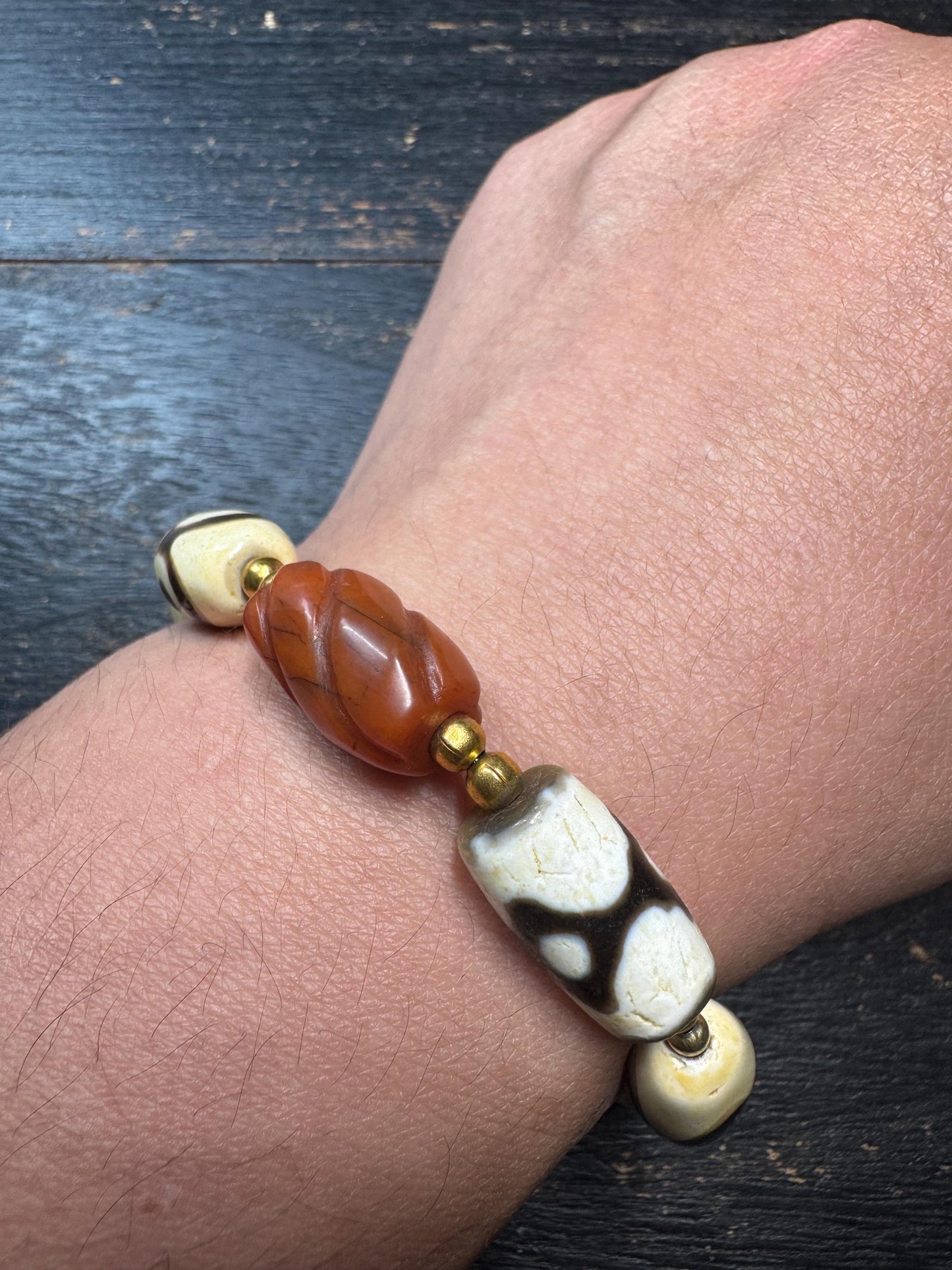 Vintage Tibetan Fire Offering Dzi Bead Bracelet with Nanhong Agate Accent, Stretch Bracelet for 7–8 Inch Wrist, Himalayan Ethnic Jewelry