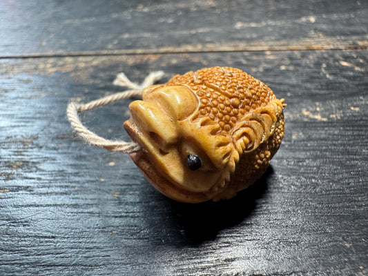 Hand Carved Deer Antler Toad Pendant, Himalayan Frog Amulet Charm, Vintage Style Antler Netsuke Necklace Pendant