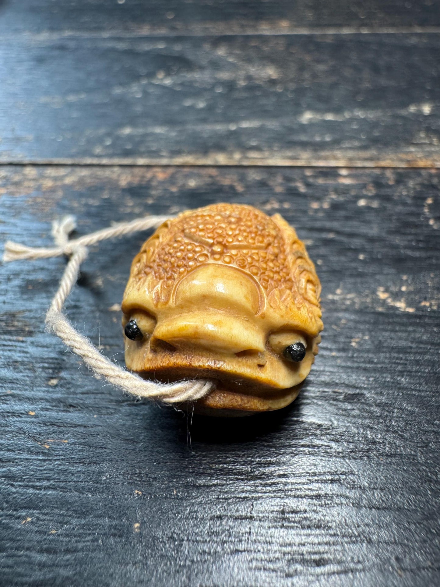 Hand Carved Deer Antler Toad Pendant, Himalayan Frog Amulet Charm, Vintage Style Antler Netsuke Necklace Pendant