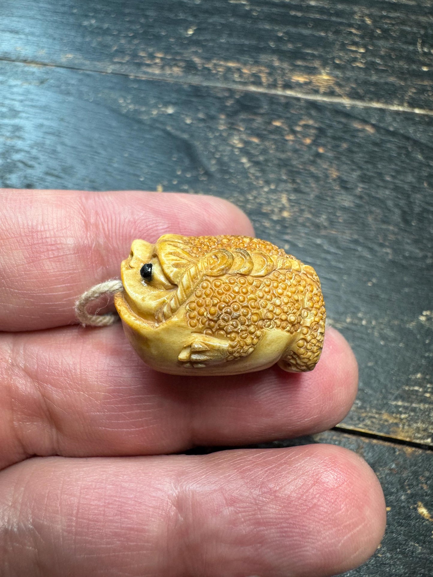 Hand Carved Deer Antler Toad Pendant, Himalayan Frog Amulet Charm, Vintage Style Antler Netsuke Necklace Pendant