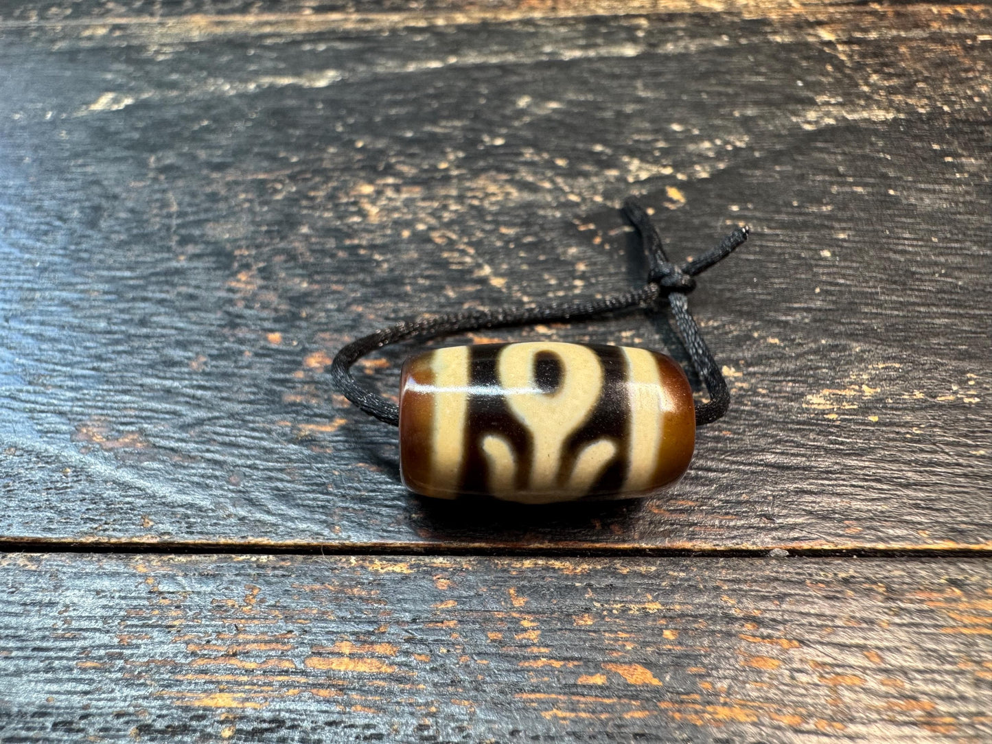 Tibetan Agate “Nobleman” Dzi Bead Pendant – Protection & Good Fortune Amulet – Natural Agate Tibetan Necklace