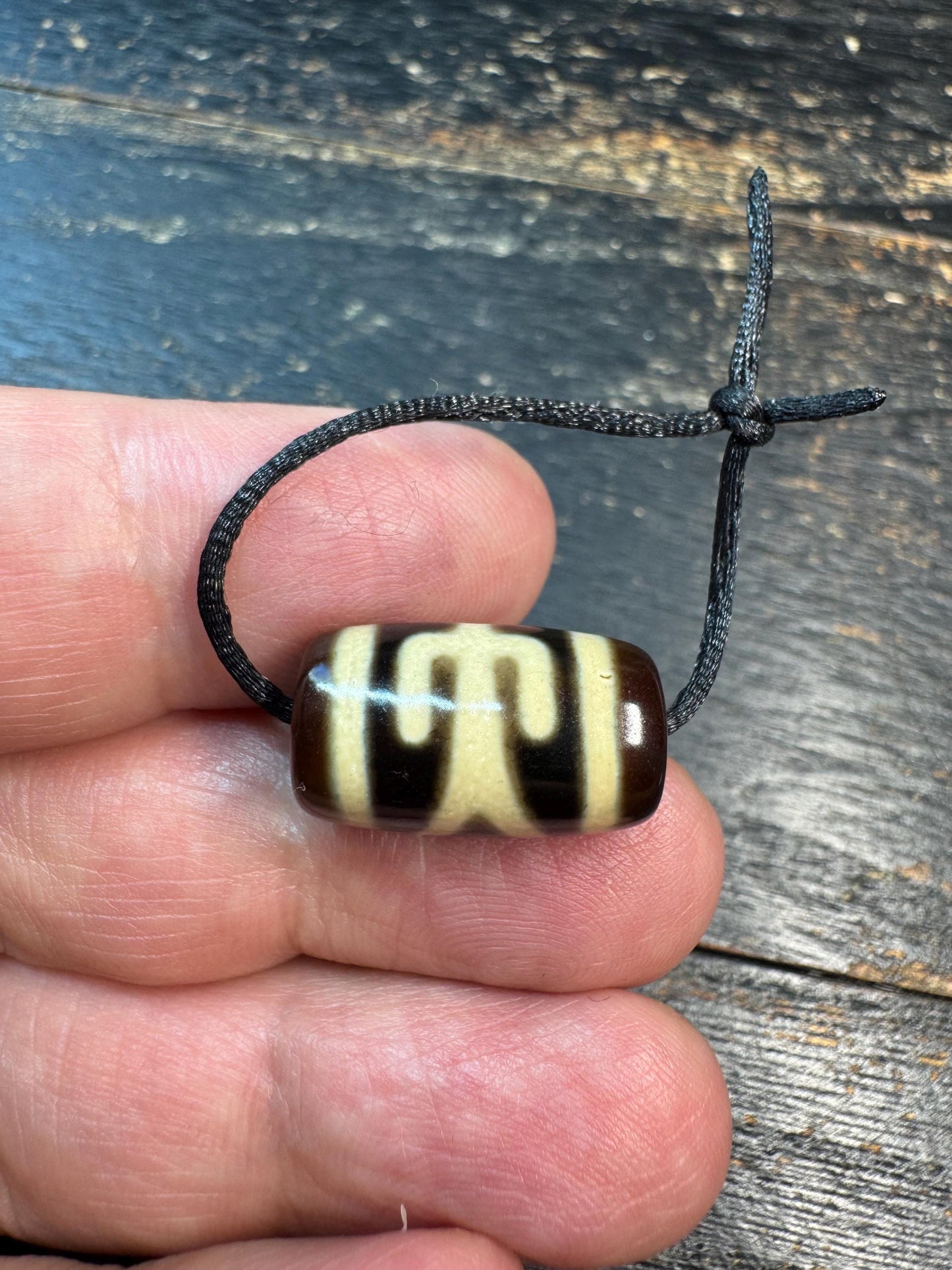 Tibetan Agate “Nobleman” Dzi Bead Pendant – Protection & Good Fortune Amulet – Natural Agate Tibetan Necklace