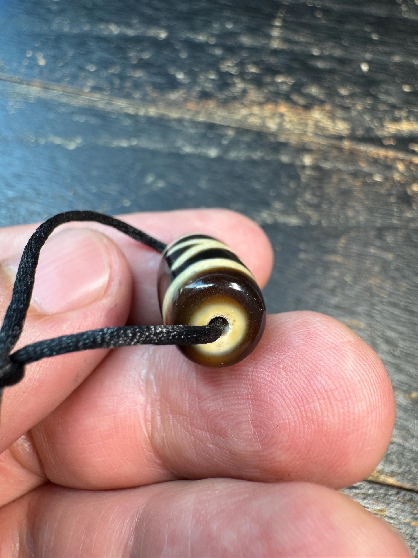 Tibetan Agate “Nobleman” Dzi Bead Pendant – Protection & Good Fortune Amulet – Natural Agate Tibetan Necklace