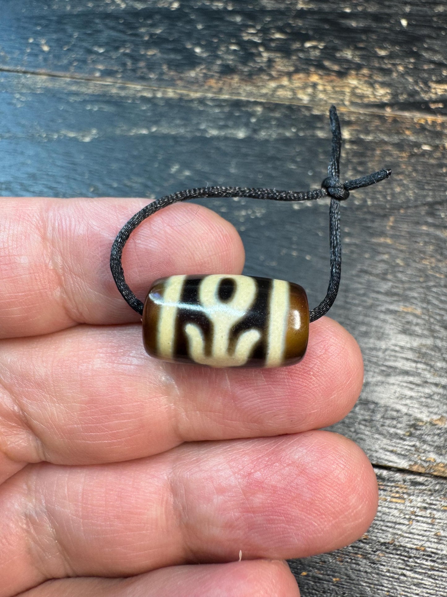 Tibetan Agate “Nobleman” Dzi Bead Pendant – Protection & Good Fortune Amulet – Natural Agate Tibetan Necklace