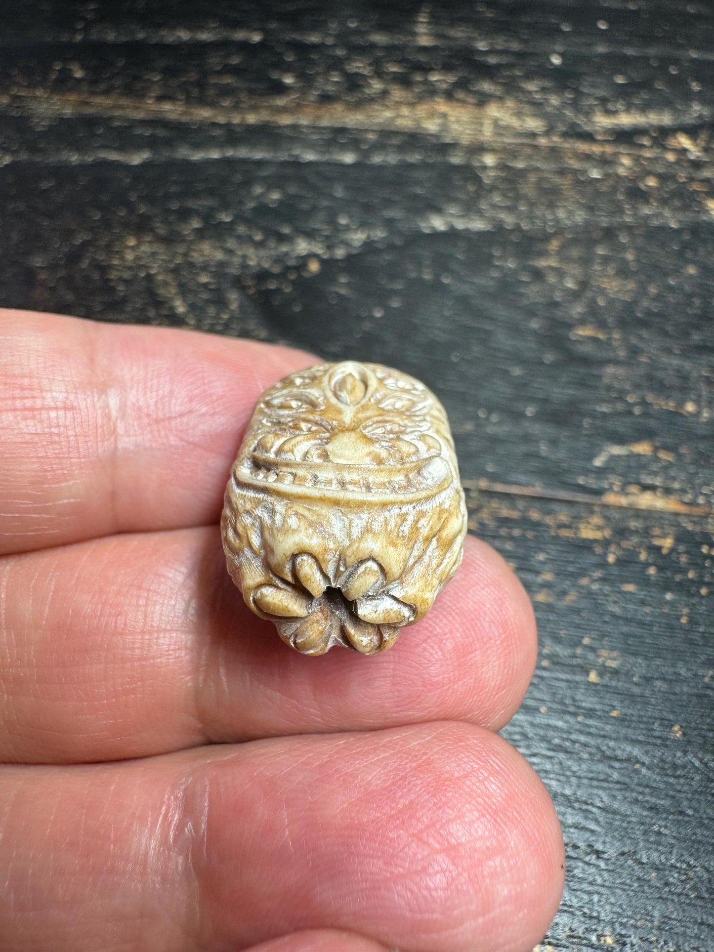 Hand-Carved Tibetan Deer Antler Amulet – TonSip Ritual Pendant, Classic Khro Bo Protective Charm, Ethnic Buddhist Talisman(H752)