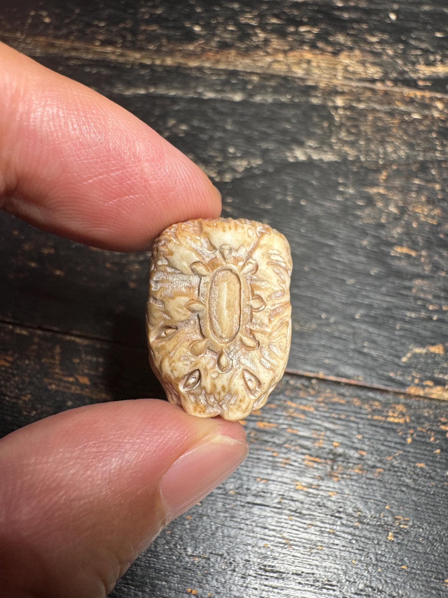 Hand-Carved Tibetan Deer Antler Amulet – TonSip Ritual Pendant, Classic Khro Bo Protective Charm, Ethnic Buddhist Talisman(H752)