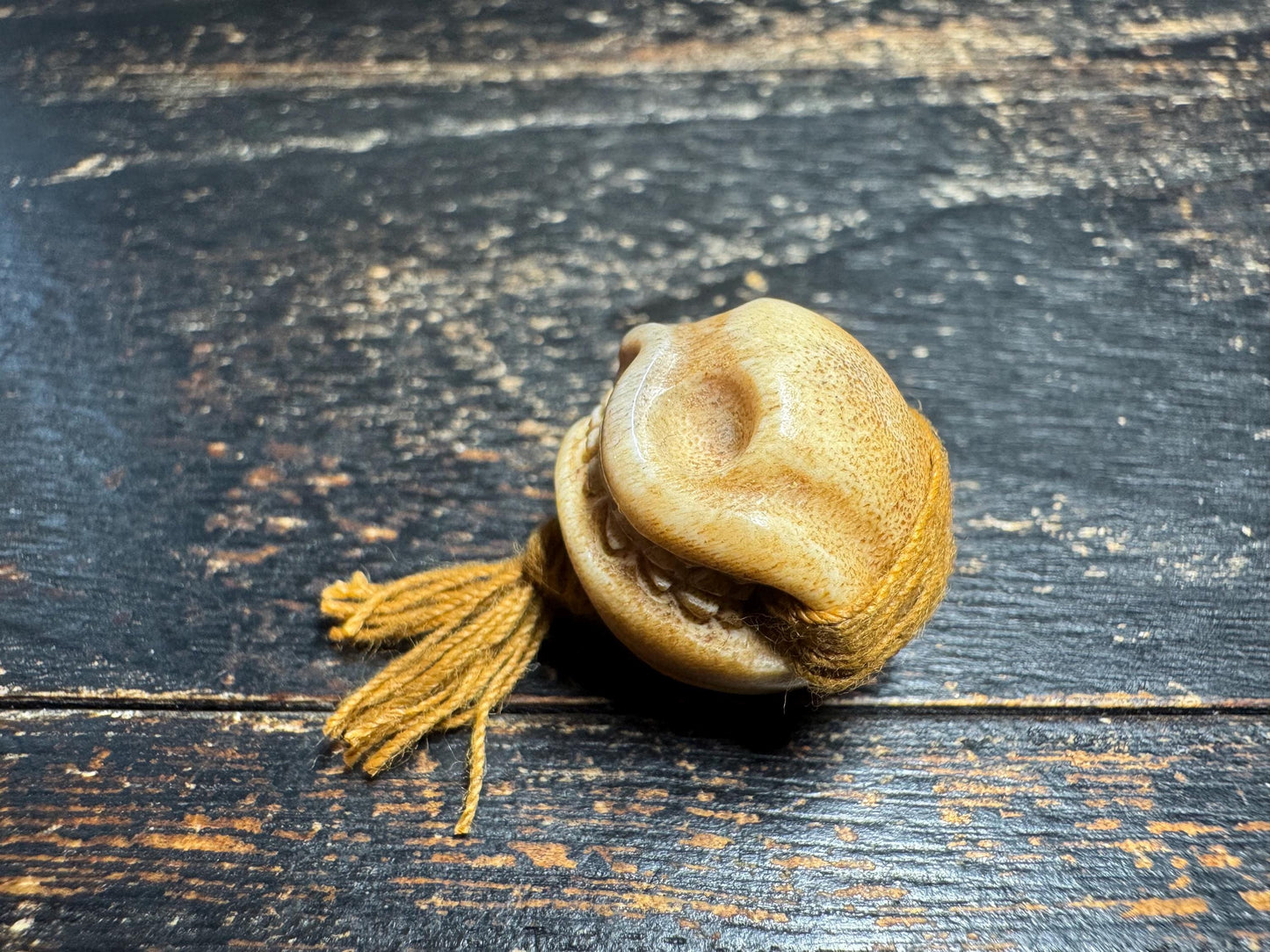 Vintage Hand Carved Deer Antler Skull Guru Bead, Tibetan Style Mala Center Bead with Tassel, Natural Antler Focal Bead, Meditation (H754)