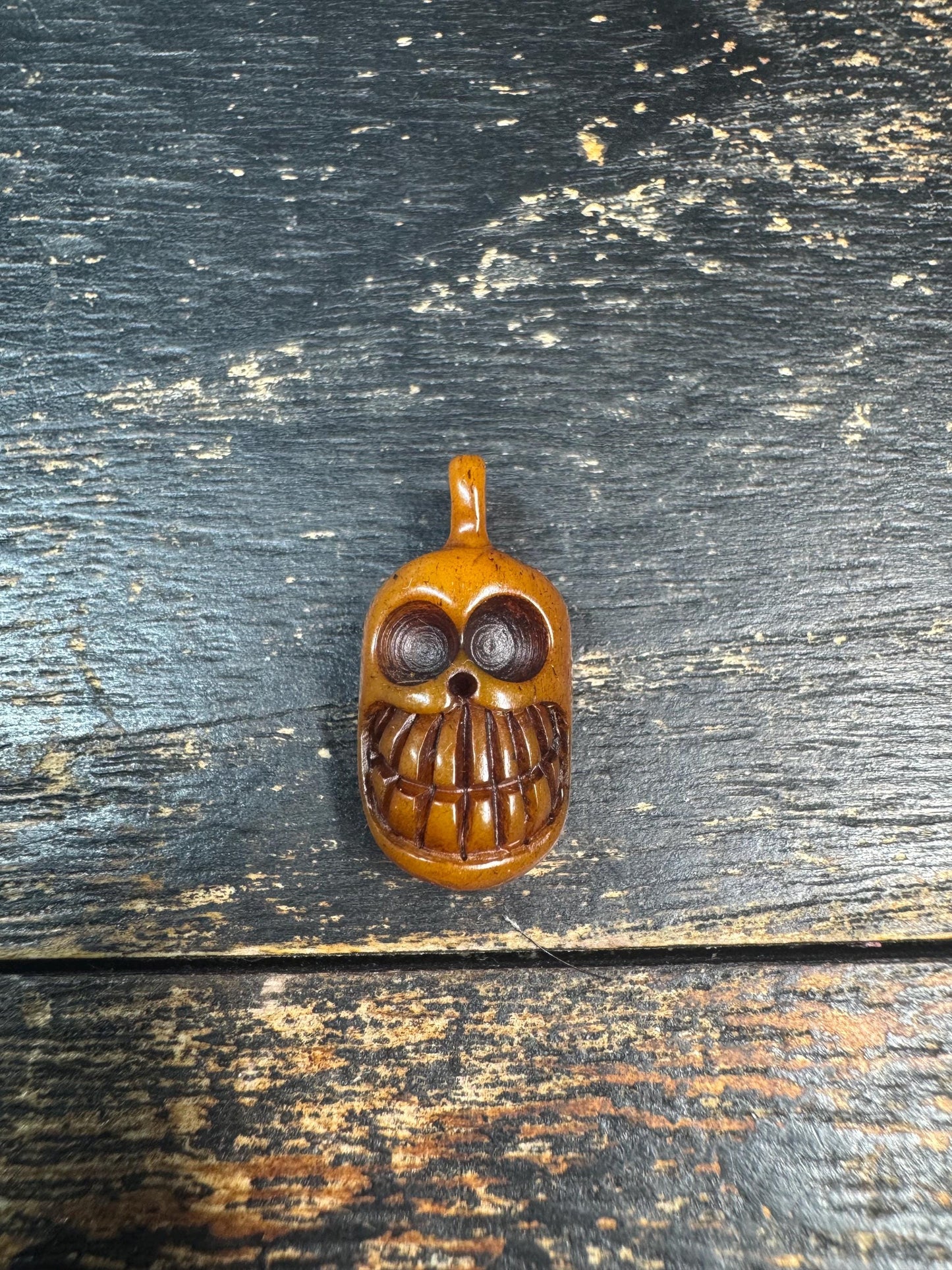 Hand Carved Bone Skull Pendant Tibetan Charnel Ground Amulet Gothic Buddhist Charmy(H770)