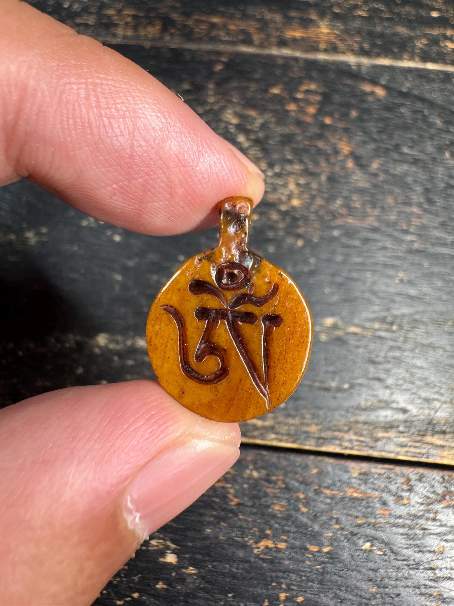 Hand Carved Yak Bone Conch Shell & OM Pendant, Tibetan Buddhist Amulet, Sacred Mala Charm, Himalayan Necklace Pendant(H772)