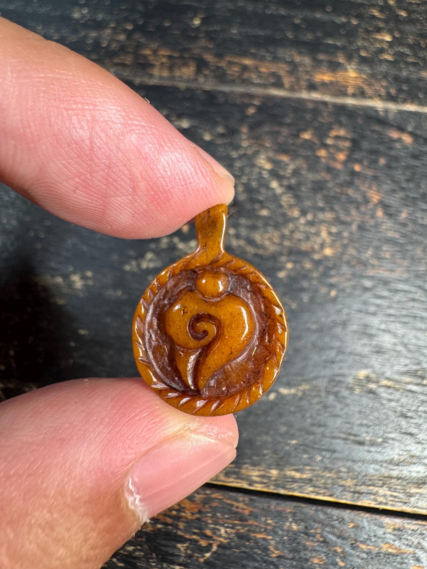Hand Carved Yak Bone Conch Shell & OM Pendant, Tibetan Buddhist Amulet, Sacred Mala Charm, Himalayan Necklace Pendant(H772)