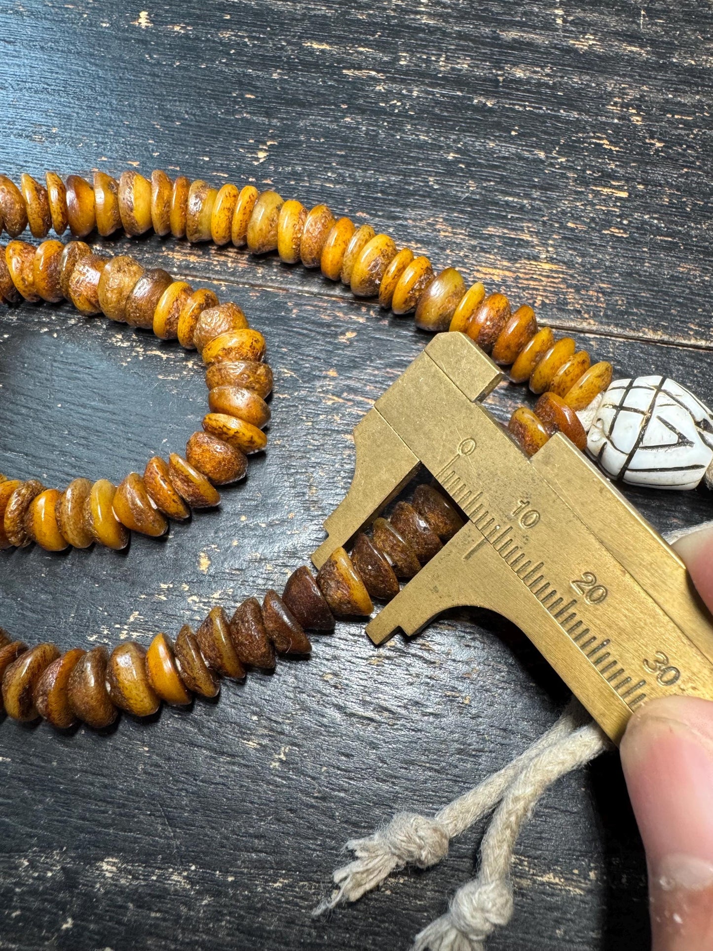 Antique Tibetan Yak Bone Mala Necklace – 108 Beads | Vintage Disc-Shaped Prayer Beads | Hand-Strung Buddhist Meditation Mala 16inches(H773)