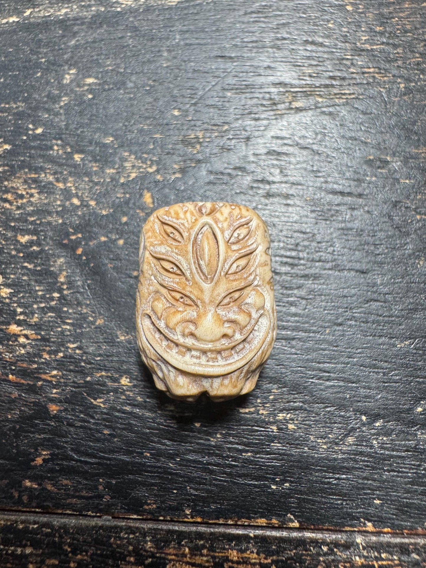 Hand-Carved Tibetan Deer Antler Amulet – TonSip Ritual Pendant, Classic Khro Bo Protective Charm, Ethnic Buddhist Talisman(H752)