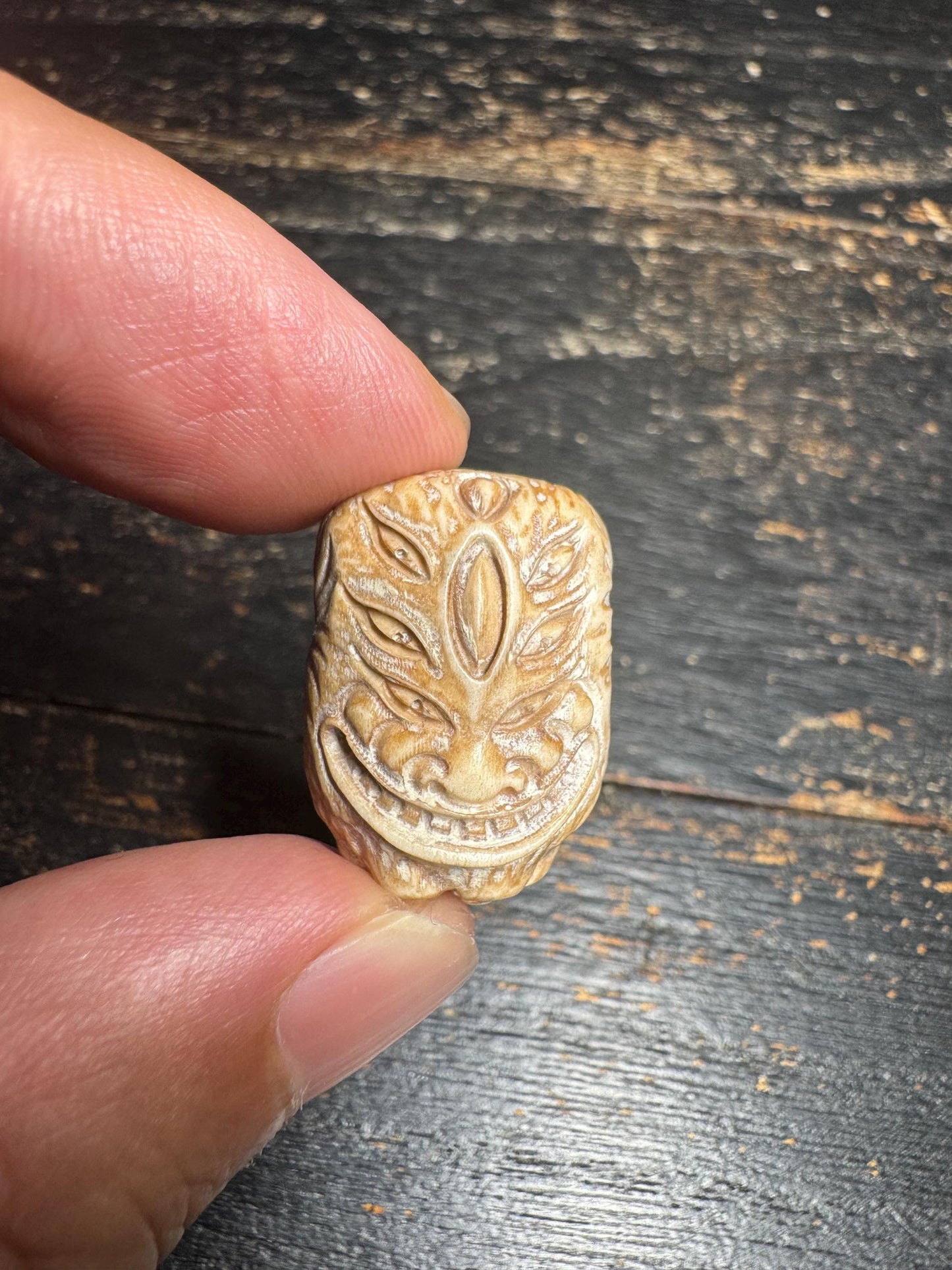 Hand-Carved Tibetan Deer Antler Amulet – TonSip Ritual Pendant, Classic Khro Bo Protective Charm, Ethnic Buddhist Talisman(H752)