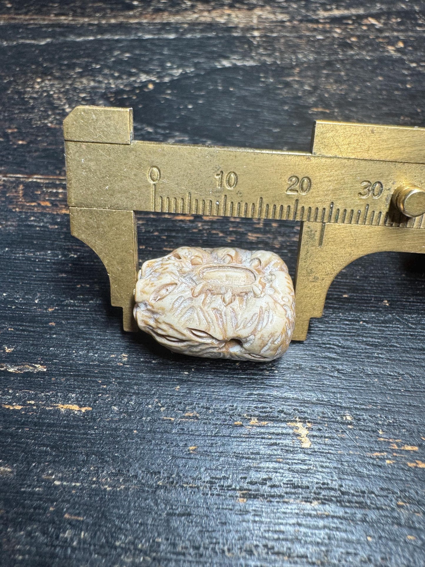 Hand-Carved Tibetan Deer Antler Amulet – TonSip Ritual Pendant, Classic Khro Bo Protective Charm, Ethnic Buddhist Talisman(H752)