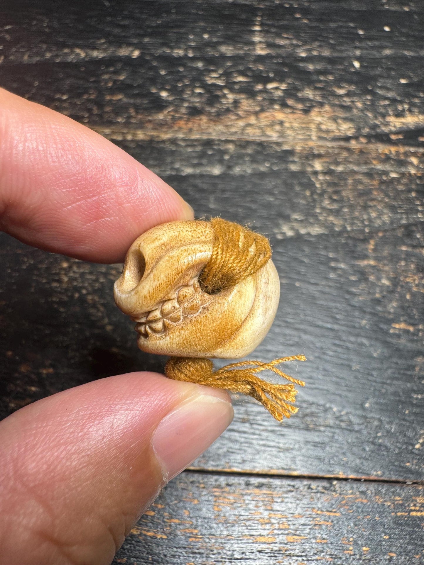 Vintage Hand Carved Deer Antler Skull Guru Bead, Tibetan Style Mala Center Bead with Tassel, Natural Antler Focal Bead, Meditation (H754)