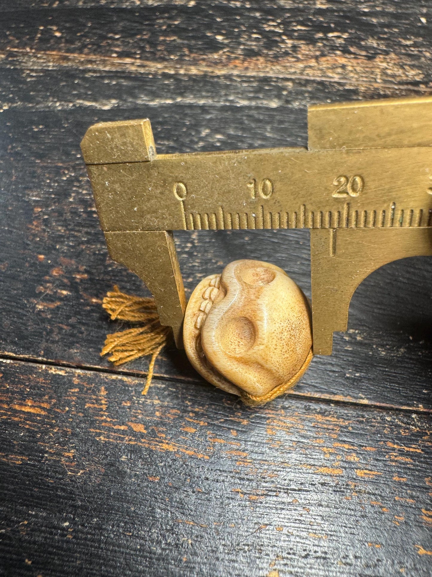 Vintage Hand Carved Deer Antler Skull Guru Bead, Tibetan Style Mala Center Bead with Tassel, Natural Antler Focal Bead, Meditation (H754)