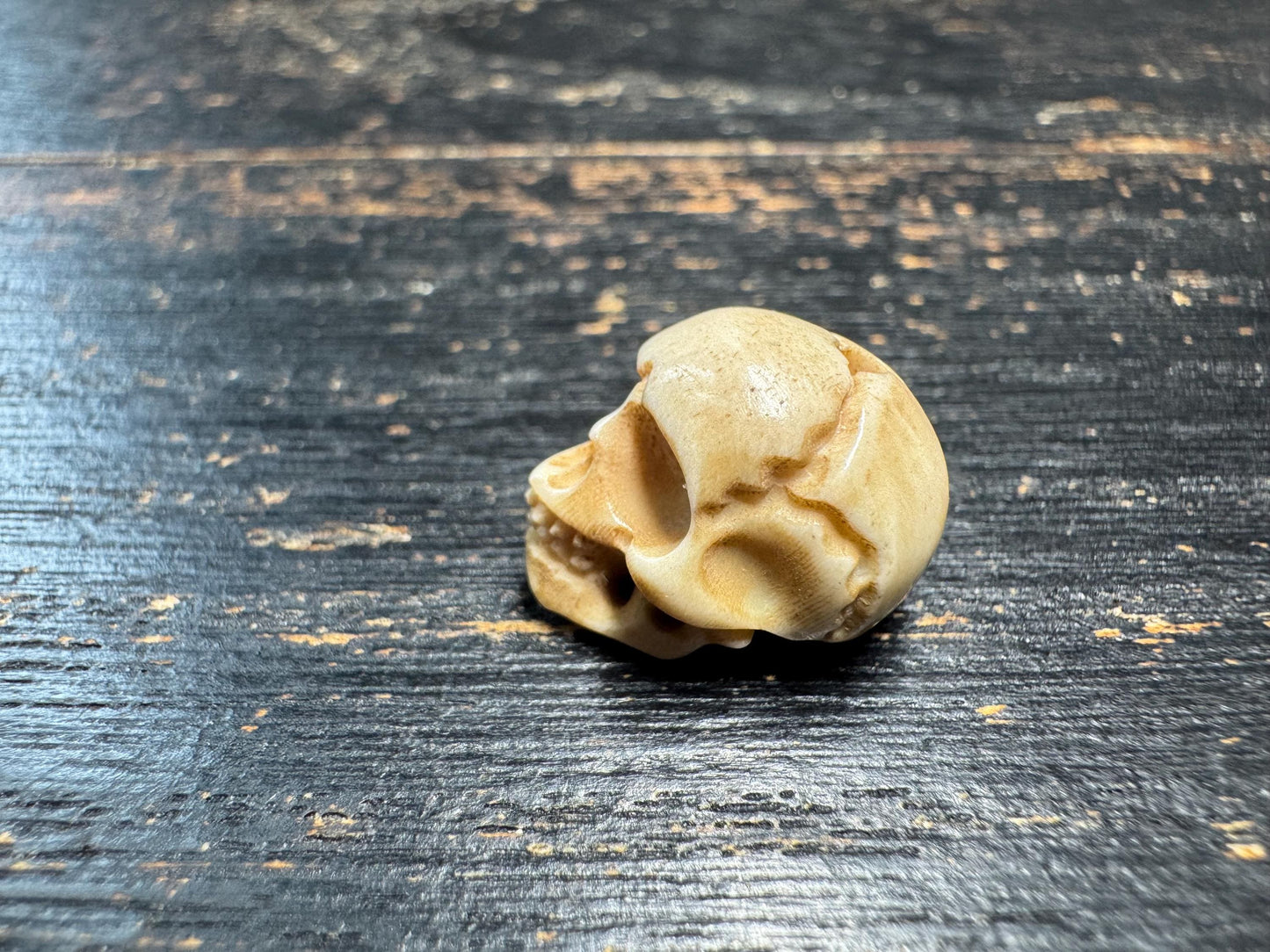Hand Carved Deer Antler Citipati Skull Guru Bead – Tibetan Charnel Ground Skull Mala Center Bead, Carved Antler Pendant for Buddhist(H764)