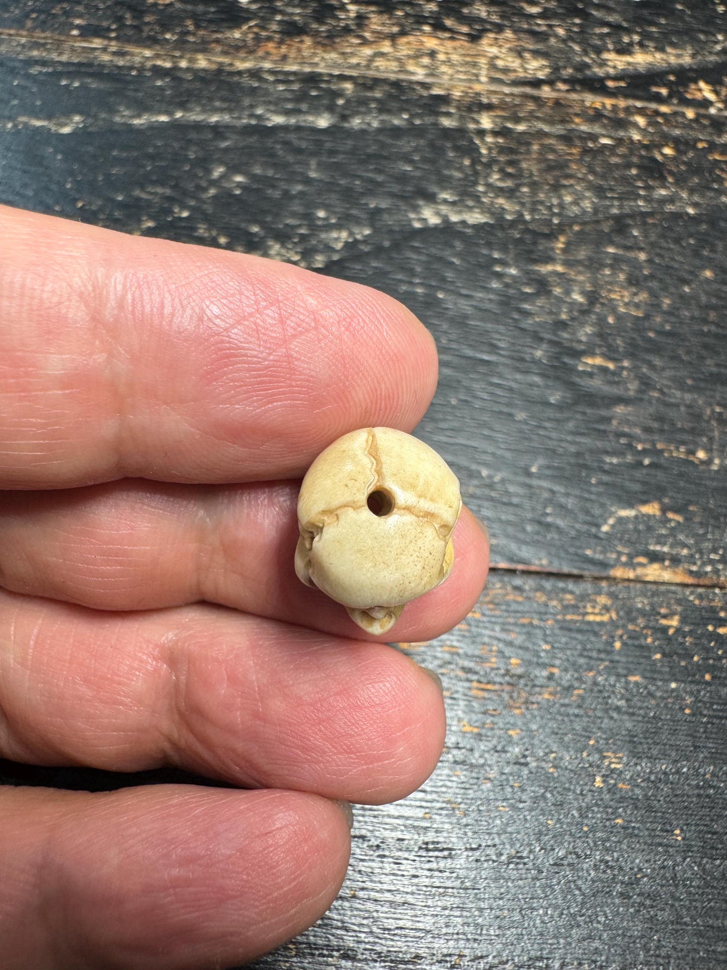 Hand Carved Deer Antler Citipati Skull Guru Bead – Tibetan Charnel Ground Skull Mala Center Bead, Carved Antler Pendant for Buddhist(H764)