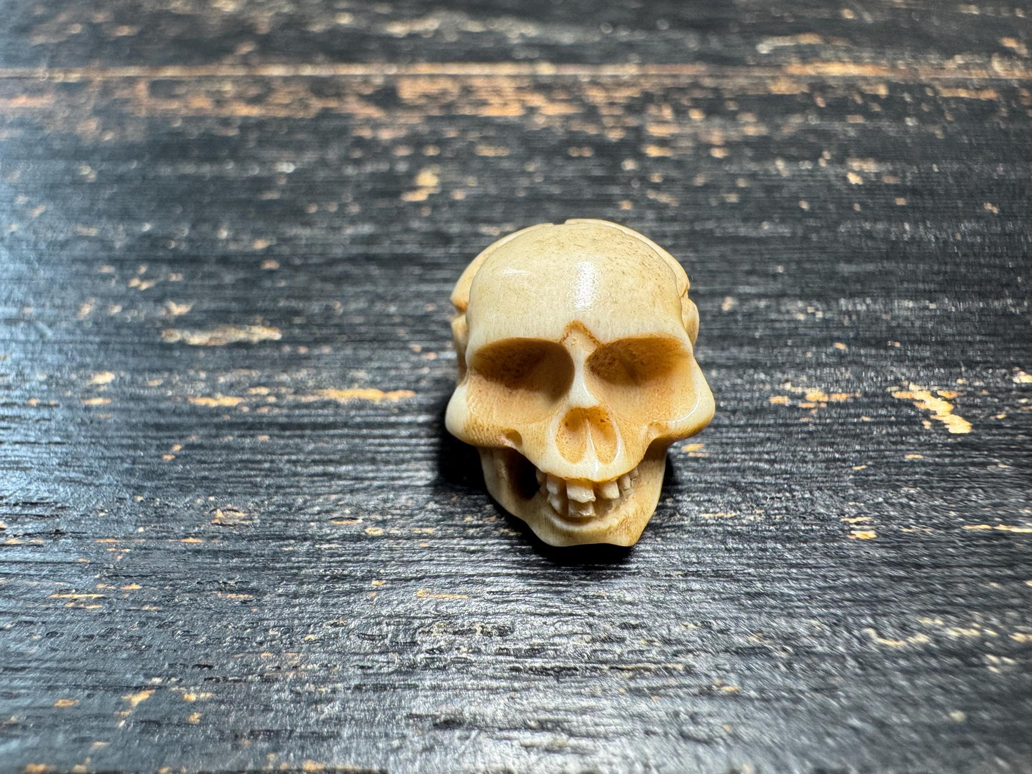 Hand Carved Deer Antler Citipati Skull Guru Bead – Tibetan Charnel Ground Skull Mala Center Bead, Carved Antler Pendant for Buddhist(H764)